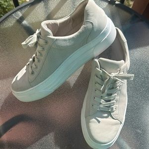 Size 11 GREAT condition! Tan color.